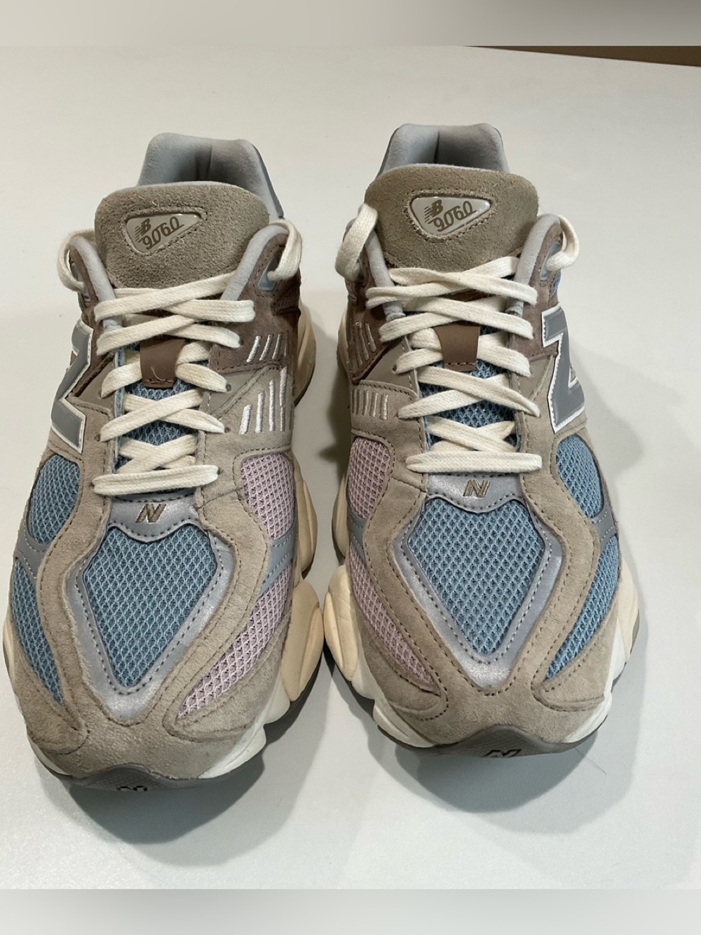 🪴🪴🪴NWOT Authentic New Balance  9060 Running Shoes, Size 11 US, Unisex